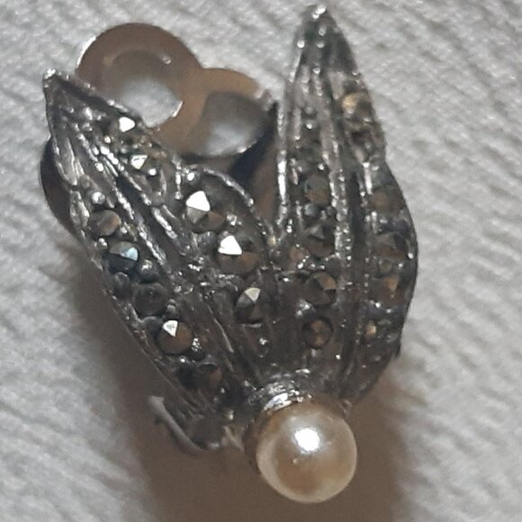 1950's Art Nouveau Style Marcasite Midcentury Vintage Small Silver Tone Earrings - Picture 2 of 11